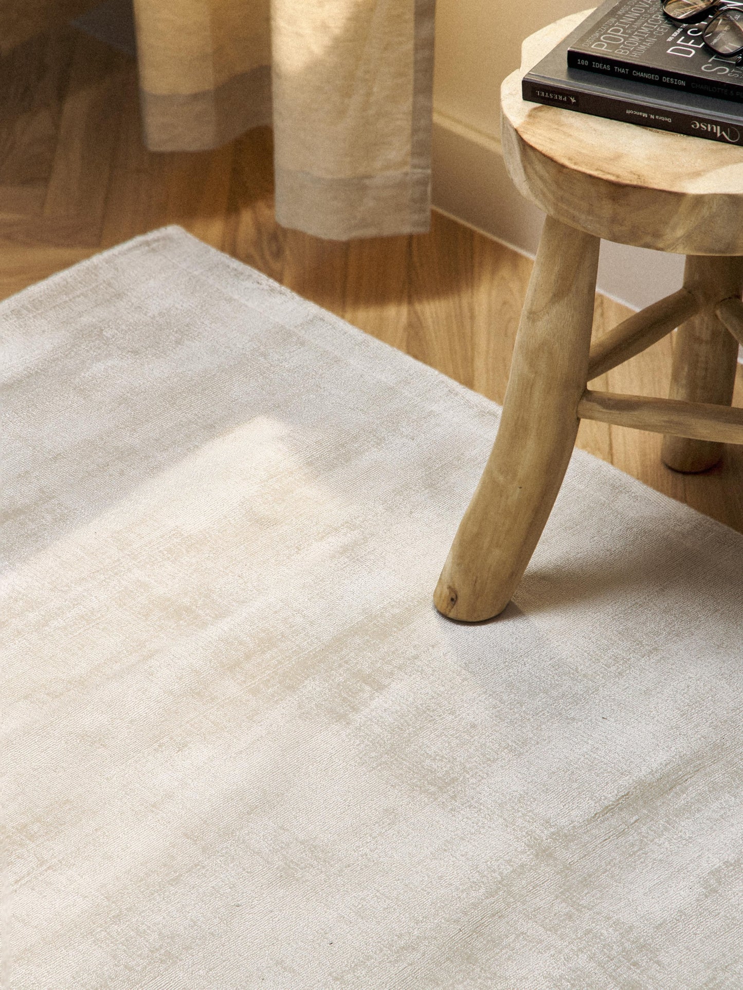 Janoria Hand-Woven Rug in Viscose